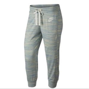 Nike gym classic capris size medium